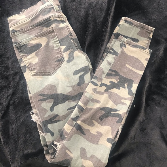 Statement Camo Ripped Jeans - Picture 2 of 2